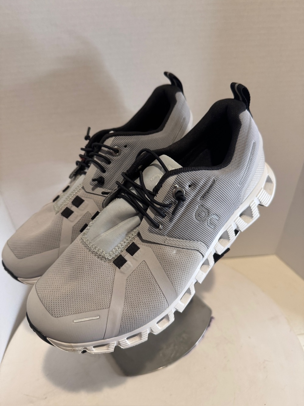 On  Cloud 5 Waterproof Shoes Women’s  size 7 brand new